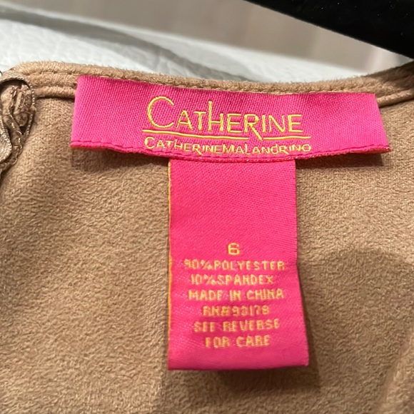 Suede dress👗so pretty and 💃ILNC goes with everything! Worn x 1.🌟💫👗
So in style! - Picture 2 of 8